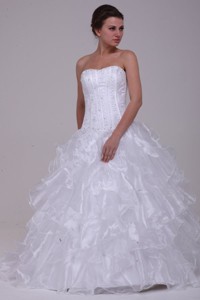 Luxurious Ball Gown Sweetheart Floor-length Beading Organza Wedding Dress 