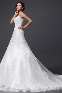 Sweetheart Appliques And Lace Wedding Dress With Court Train