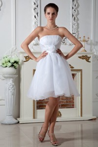Pretty Strapless Knee-length Organza Hand Made Flower And Ruch Wedding Dress