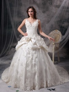 Ivory Princess V-neck Floor-length Taffeta Lace Wedding Dress