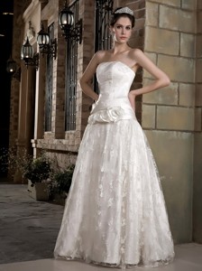 Gorgeous Strapless Floor-length Taffeta And Lace Hand Made Flowers Wedding Dress