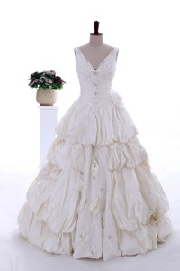 Fashionable Beading Appliques Wedding Dress With Court Train