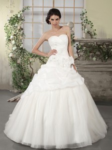 Popular Sweetheart Wedding Dress With Ruching And Appliques