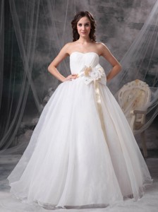 Pretty Strapless Floor-length Taffeta And Organza Hand Made Flower Wedding Dress