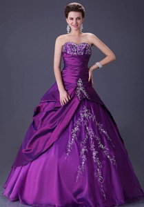 Fashionable Puffy Sweetheart Quinceanera Dress With Embroidery