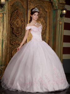 Light Pink Ball Gown Off The Shoulder Floor-length Appliques Organza Quinceanera Dress