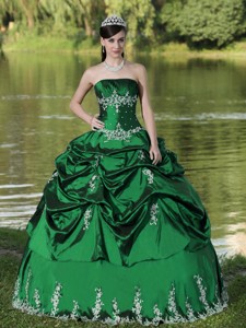 Custom Made Green Quinceanera Dress Party Wear With Satin Embroidery Decorate