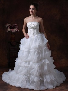 Beading Strapless Popular Tiered Skirt Wedding Dress
