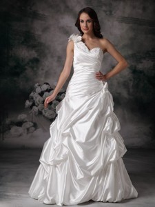 Elegant One Shoulder Floor-length Taffeta Hand Made Flowers Wedding Dress