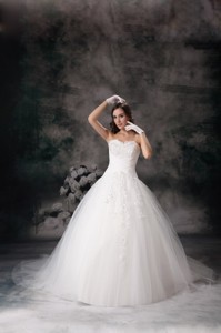 Beautiful Ball Gown Sweetheart Court Train Tulle Appliques Wedding Dress 