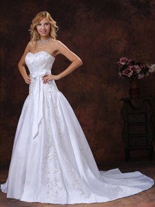 Gorgeous Bowknot And Embroidery Wedding Dress With Chapel Train For Custom Made
