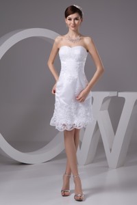 Sweetheart Strapless Knee-length Wedding Dress With Appliques