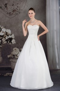 Sweetheart Organza Appliques With Beading Wedding Dress