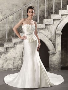 Exquisite Mermaid Strapless Wedding Dress With Ruching And Beading