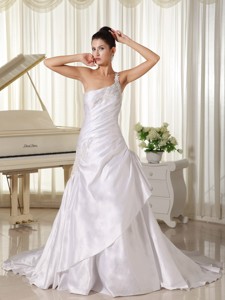 Appliques Decorate Shoulder And Bust Wedding Dress In California