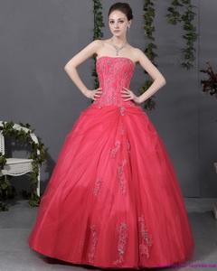 Beautiful Strapless Sweet 16 Dress With Ruching And Appliques