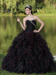 Beaded Decorate Bodice Sweetheart And Black Ball Gown Quinceanera Dress Organza Ruffles Lay