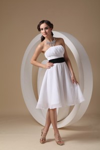 White Cheap Bridesmaid Dress With Black Sashes Knee-length