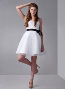 White V-neck Mini-length Tulle And Taffeta Bow Dama Dress