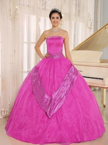 Hot Pink Beaded Decorate Quinceanera Gowns With Strapless