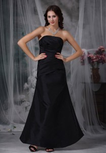 Black Strapless Ankle-length Satin Ruch Dama Dress