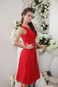 Red Empire V-neck Knee-length Chiffon Dama Dress