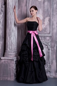 Informal Black Strapless Evening Dress Taffeta Sash And Pick-ups Floor-length