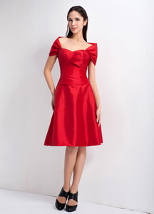 Red Sweetheart Knee-legnth Taffeta Quinceanera Court Dress