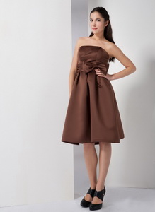 Brown Strapless Knee-length Satin Bow Dama Dress