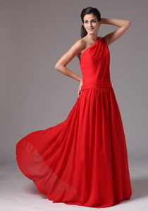 Simple Red One Shoulder Floor-length Dama Dress