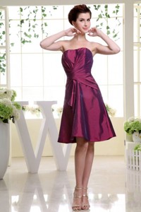 Burgundy Quinceanera Dama Dress With Ruch Knee-length And Taffeta