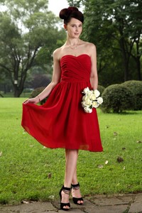 Red Empire Sweetheart Knee-length Chiffon Ruch Dama Dress
