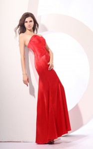 Simple Red Column Sweetheart Ruching Satin Long Evening Dress