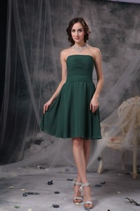 Simple Dark Green Strapless Homecoming Dress Ruch Chiffon Knee-length