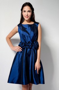 Royal Blue Scoop Knee-length Taffeta Hand Made Flower Bridesmaid Dress