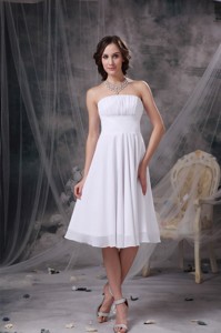 Custom Made White Strapless Homecoming Dress Chiffon Ruch Knee-length