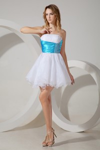New Arrivals Strapless White Bridesmaid Dress With Belt And Beading