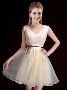 Pretty V Neck Belted and Applique Short Bridesmaid Dress in Organza