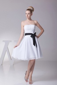 Black Sashesribbons Strapless Chiffon White Knee-length Bridesmaid Dress