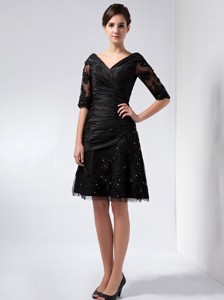 Beautiful Black Column Mother Of The Bride Dress V-neck Knee-length Taffeta and Tulle Beading and La