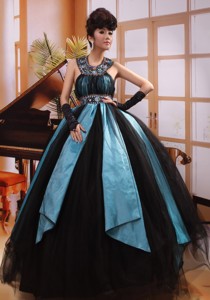 Ball Gown Halter Top Floor-length Black Tulle Beaded Decorate Neckline Prom Gowns Hottest