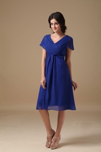 Beautiful Royal Blue Mother Of The Bride Dress V-neck Chiffon Ruch Knee-length
