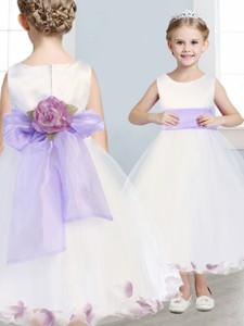 Fashionable Scoop Hand Made Flowers and Appliques Flower Girl Dress in White 