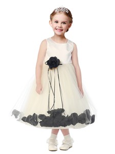 Luxurious Scoop Hand Made Flowers and Appliques Flower Girl Dress in Champagne 