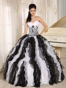 White and Black Ruffles Quinceanera Dress With Appliques Sweetheart For Custom Made In Honolulu City