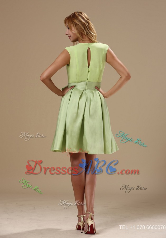 Warrensburg Yellow Green Knee-length Bowknot Decorate Wasit Scoop Taffeta And Chiffon Dama Dress For Quinceanera